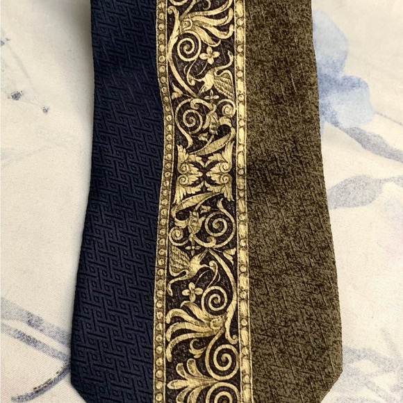 METROPOLITAN MUSEUM OF ART Men's 100% Silk Tie DESIGNER Blue Gold Mythical Birds - Picture 1 of 3